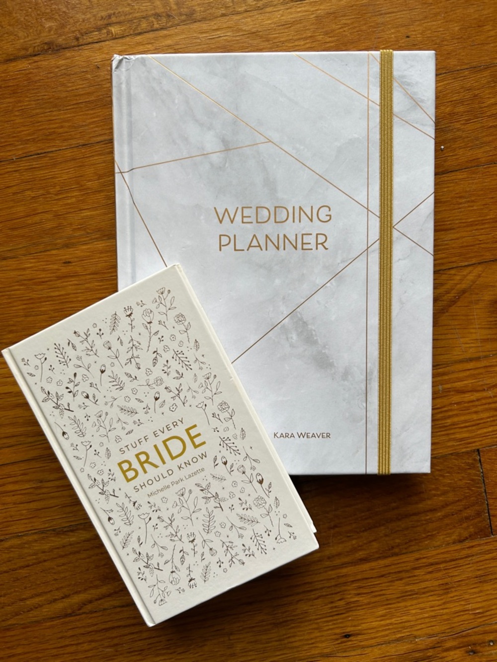White & Gold Wedding Planner — Elegant Organizer